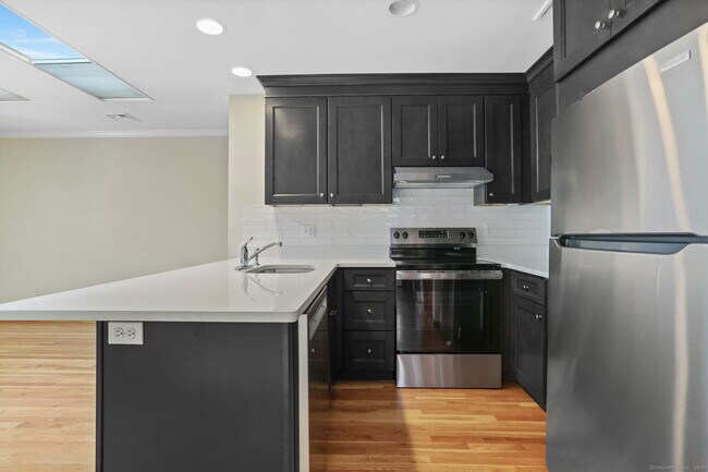Building Photo - 107 Saugatuck Ave