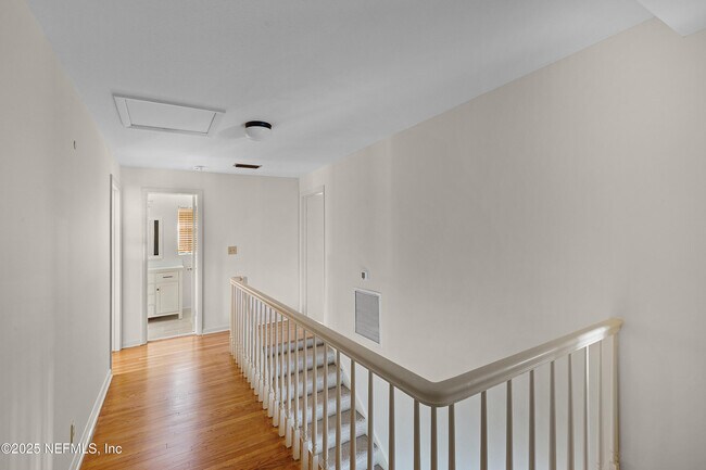 Building Photo - 1922 Holly Oaks Ravine Dr