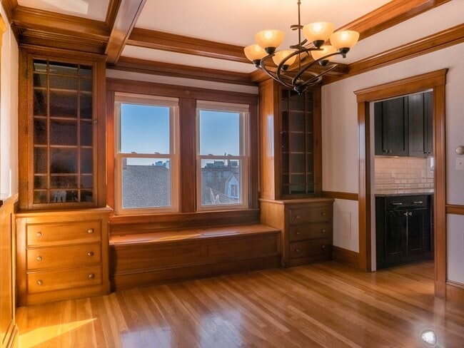 Building Photo - 8 Putnam Rd