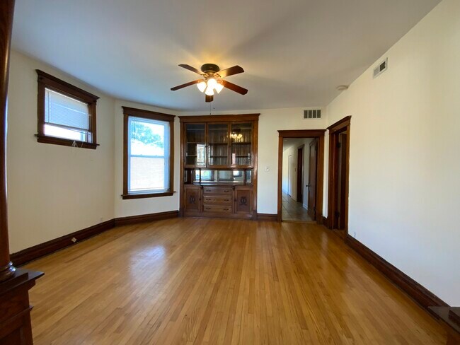 Building Photo - 3116 N Elston Ave