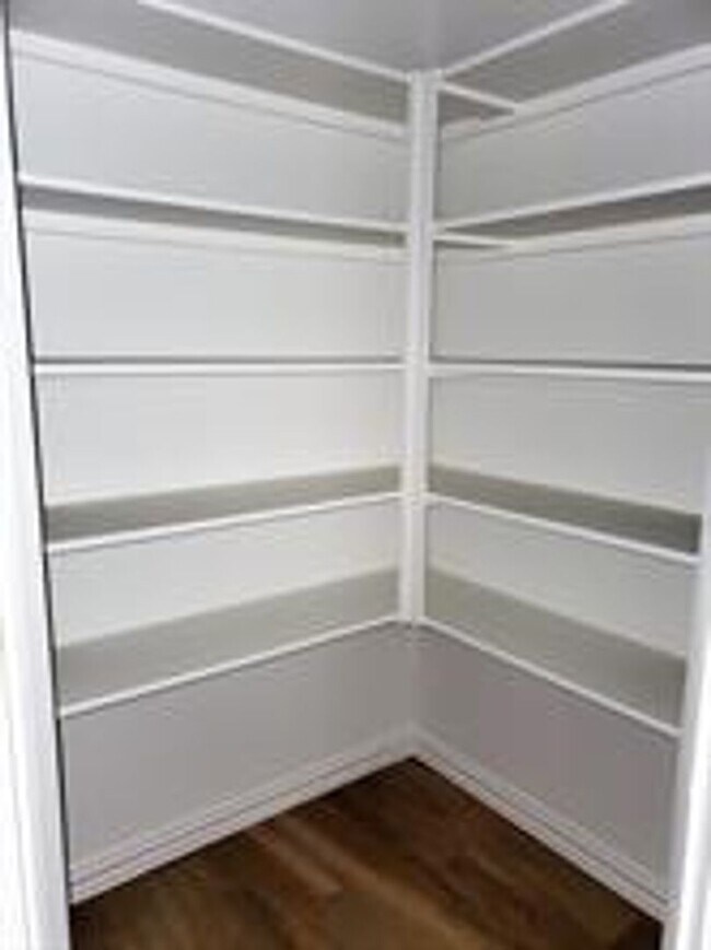 Building Photo - 3 Bedroom with Flex Space Available NOW!