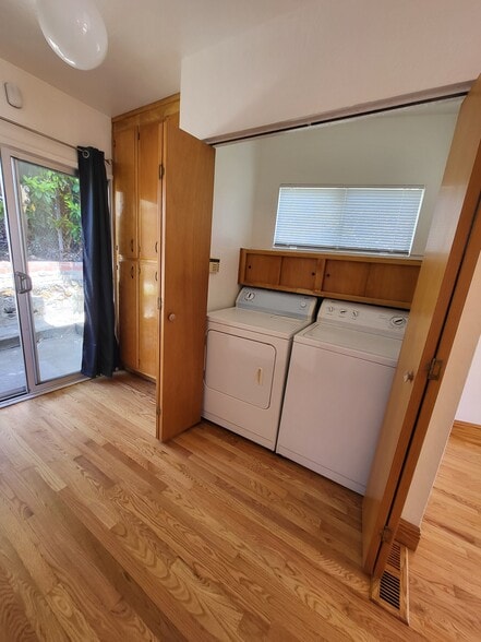 Building Photo - 906 Balra Dr