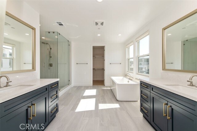 Building Photo - 228 Stage