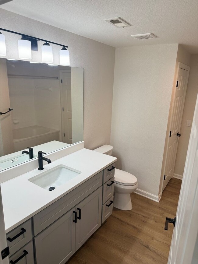 Building Photo - Barrington Park Condos! Renovated Ground F...