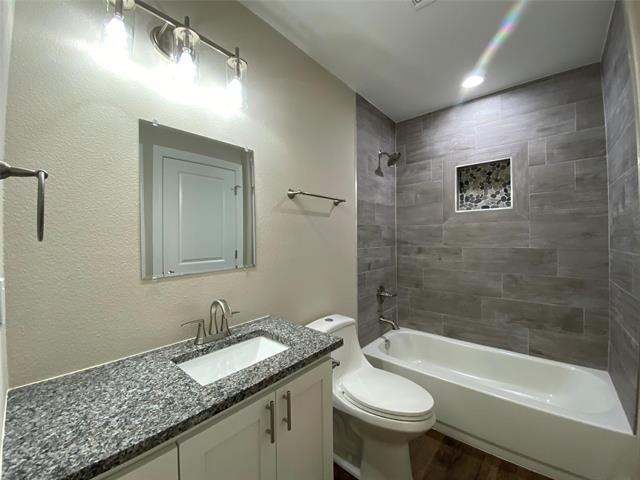 Building Photo - 802-804-804 N Broughton St