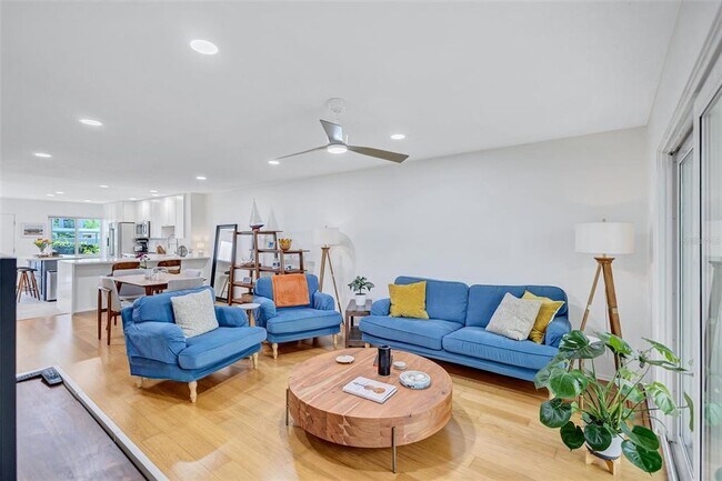 Building Photo - 1600 1st Ave W