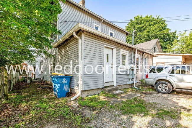 Building Photo - 736 E Morris St