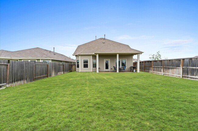 Building Photo - 818 Deerhurst Ln