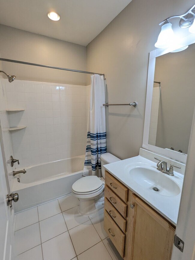 Building Photo - STUNNING Single Family Home in Brunswick C...