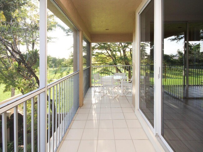 Building Photo - 11877 Pebblewood Dr