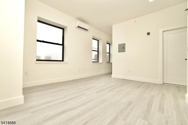 Building Photo - 536 Central Ave