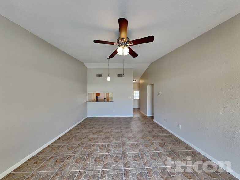 Building Photo - 1757 Lakeview Village Dr