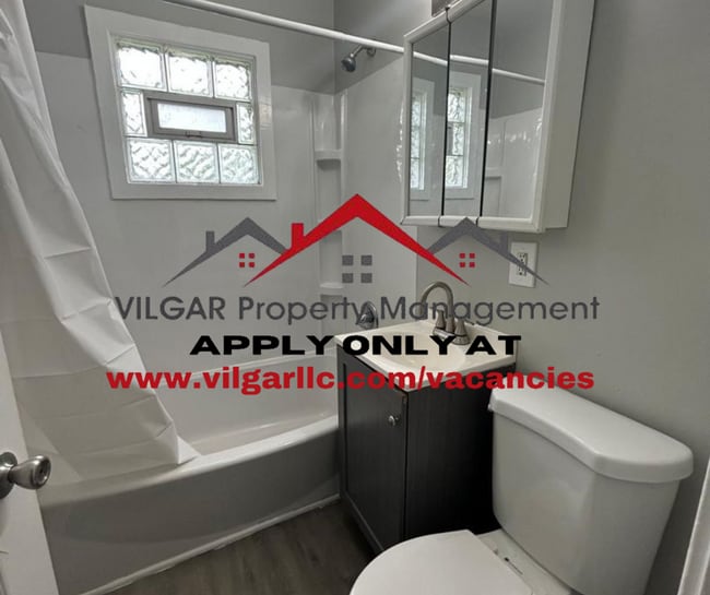 Building Photo - Step into this freshly updated 3 bed, 1 ba...