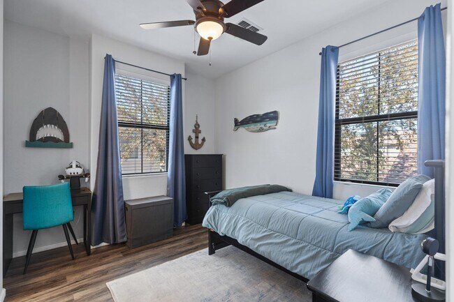 Building Photo - 3846 E Palmer St