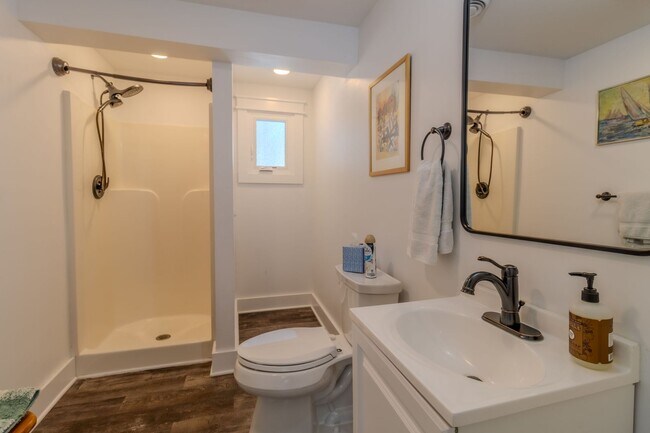 Building Photo - Quiet Cottage in the Trees