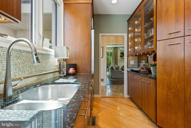 Building Photo - 4 Brettagne