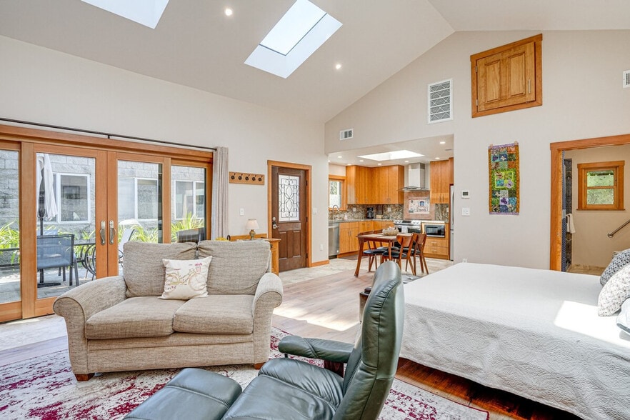 Building Photo - 2820 Van Buren St