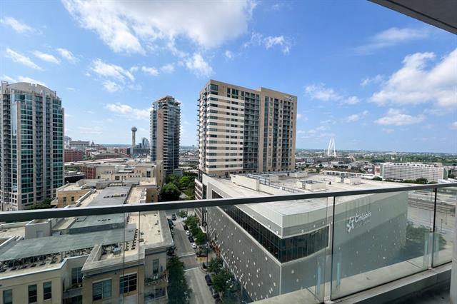 Building Photo - 2408 Victory Park Ln