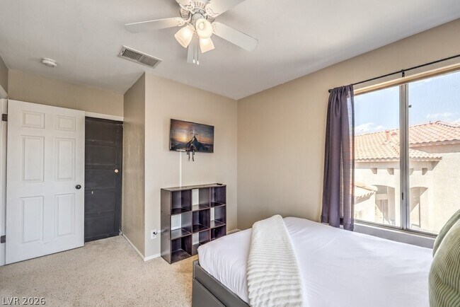 Building Photo - 1918 Pintura Cir