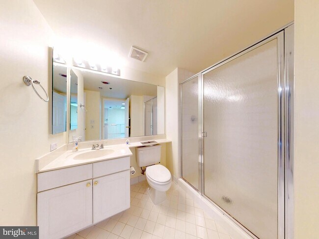 Building Photo - 1045 N Utah St