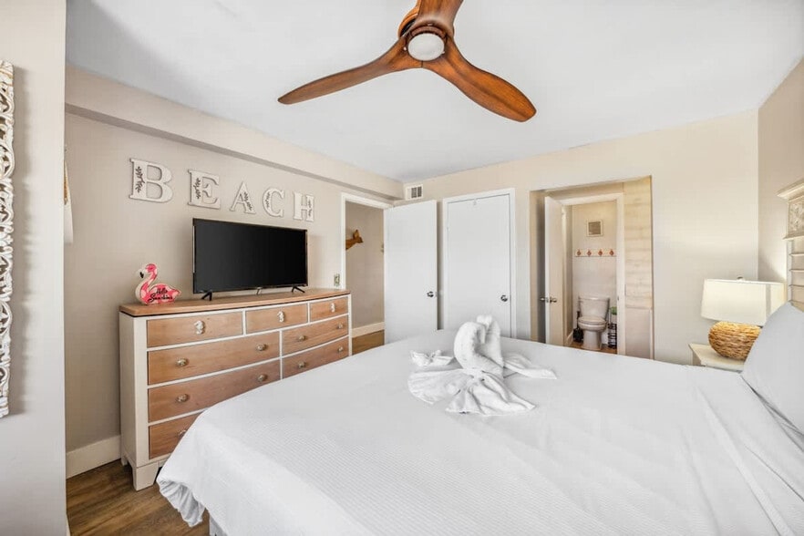 Building Photo - 8743 Thomas Dr