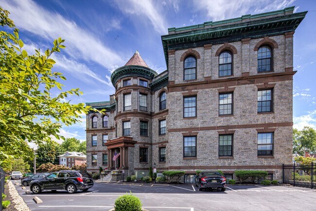 Building Photo - Welcome to the Baynard House; Elegant, Spacious & Bright Showing- Coming Soon