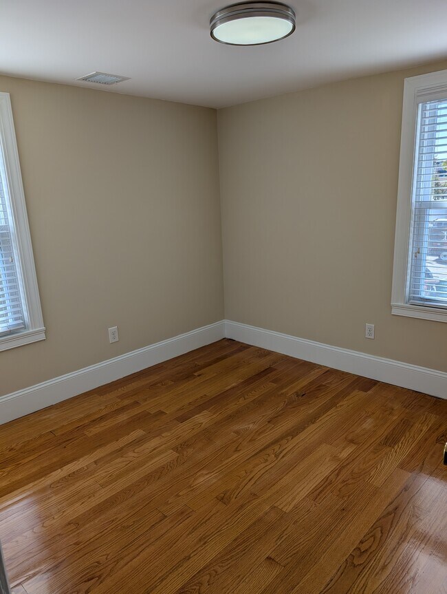 Building Photo - 9 Wall St