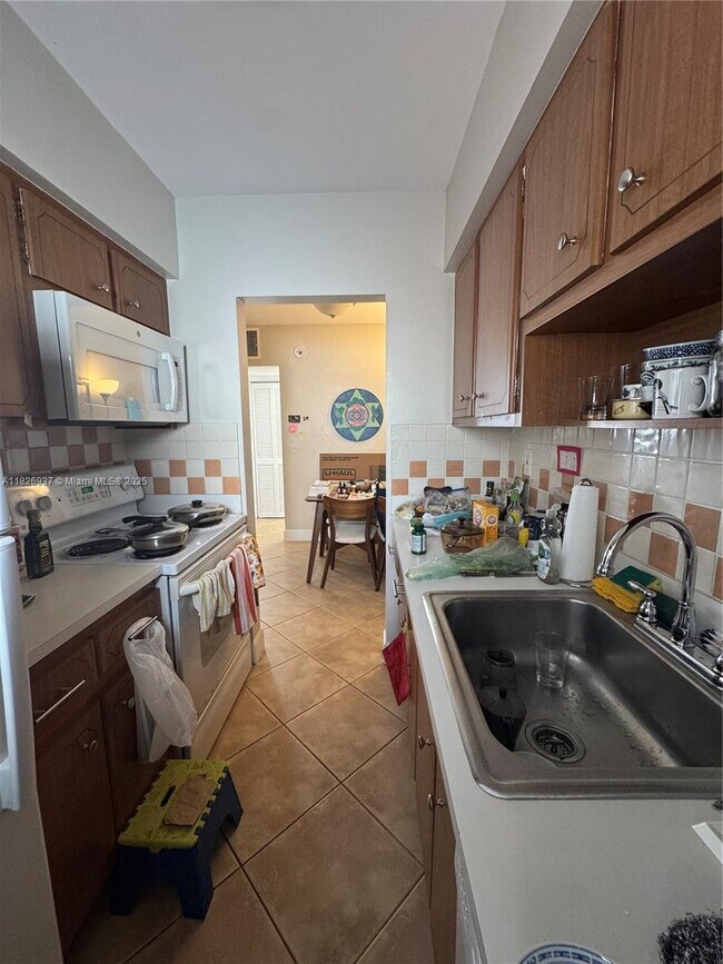 Building Photo - 115 Calabria Ave