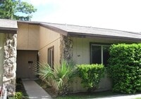 Building Photo - 1 Bedroom 1 Bath Just Over The Bridge From The Ocean!