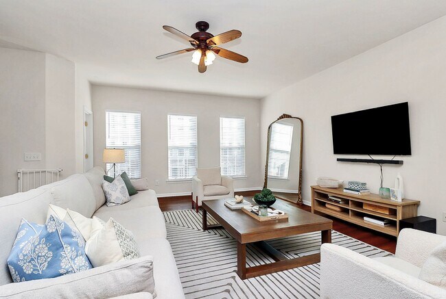 Building Photo - South Park Townhome for Rent!