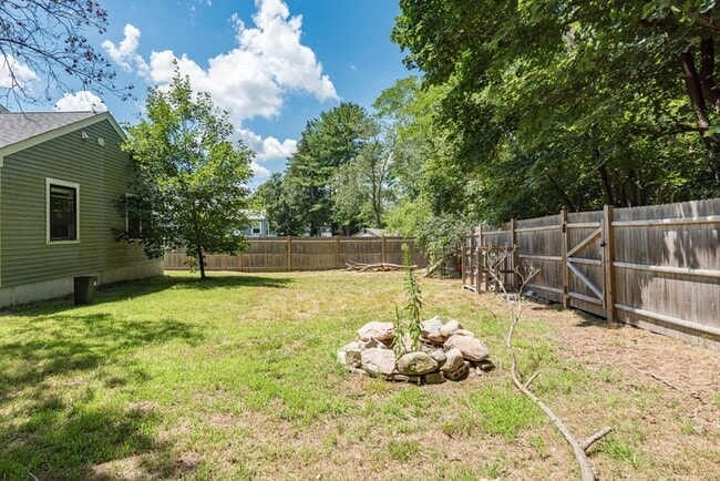 Building Photo - 483 Liberty St