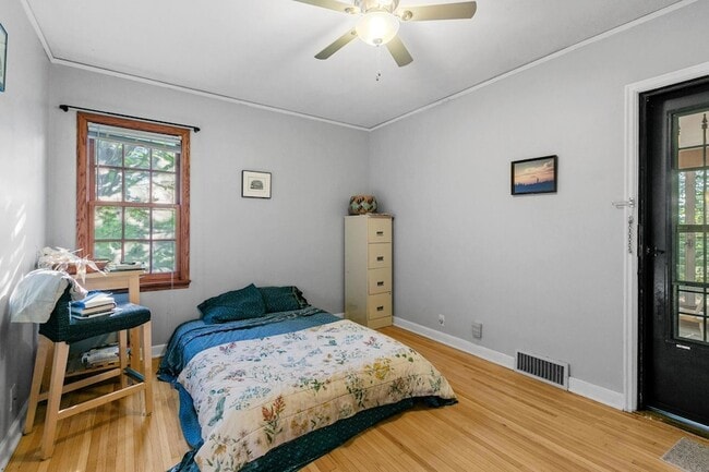 Building Photo - 201 Melbourne Ave SE