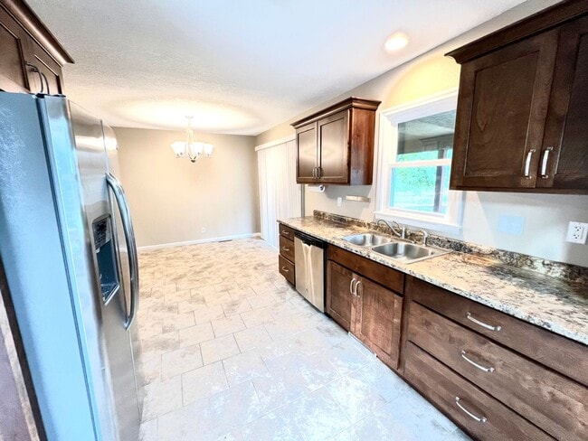 Building Photo - Single-Family Home Minutes from Saint Mary's!