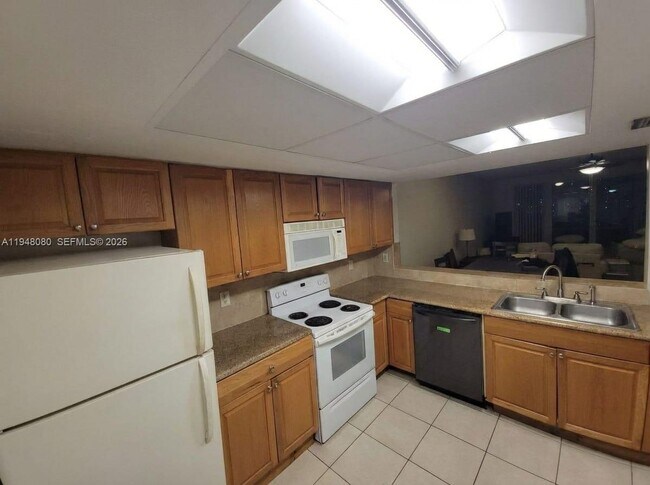 Building Photo - 1591 NE Miami Gardens Dr