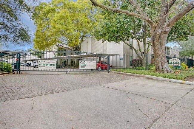 Primary Photo - 1100 Augusta Dr