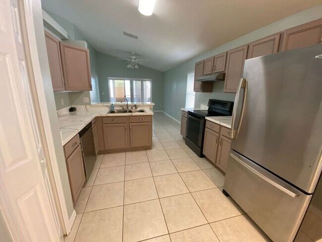 Building Photo - 4 Bedroom 2 Bath home in Winter Springs for RENT!