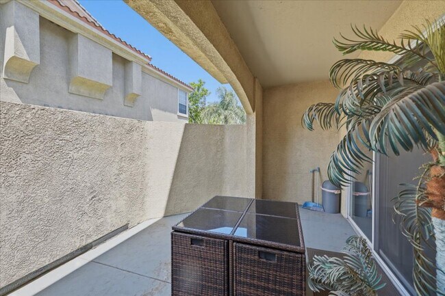 Building Photo - Move-In Ready Condo with Premium Community Amenities