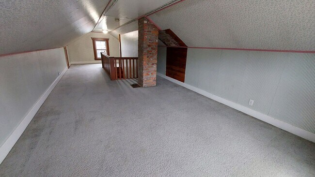 Building Photo - Classic North Everett 2 bed 1 bath home w/...