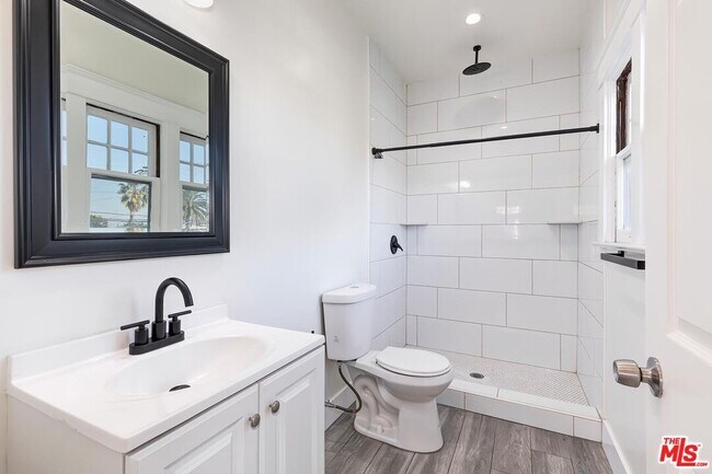 Building Photo - 1054 Maine Ave