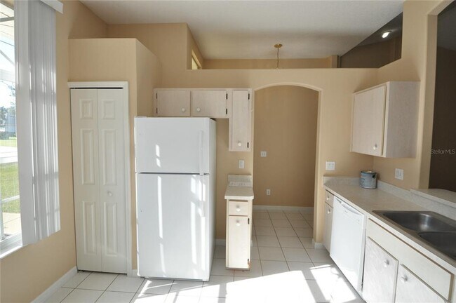Building Photo - 23 Primrose Ln