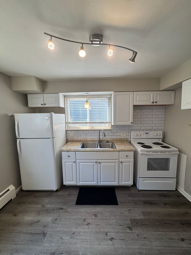 Building Photo - Updated 3-bedroom 1 bathroom in Littleton!