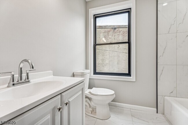 Building Photo - 268 Morris Ave