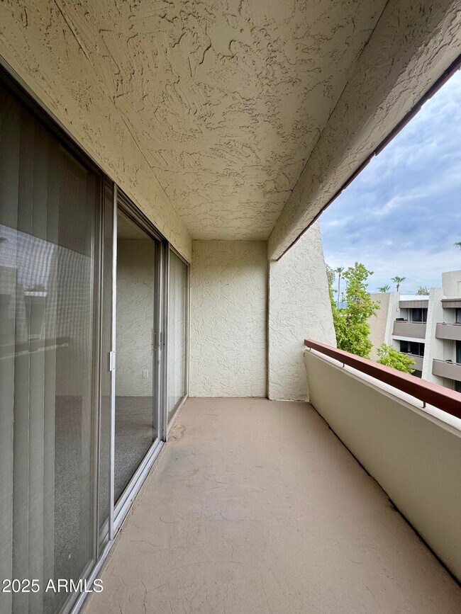 Building Photo - 7625 E Camelback Rd