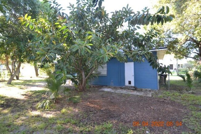 Building Photo - 2801 Sanders Dr