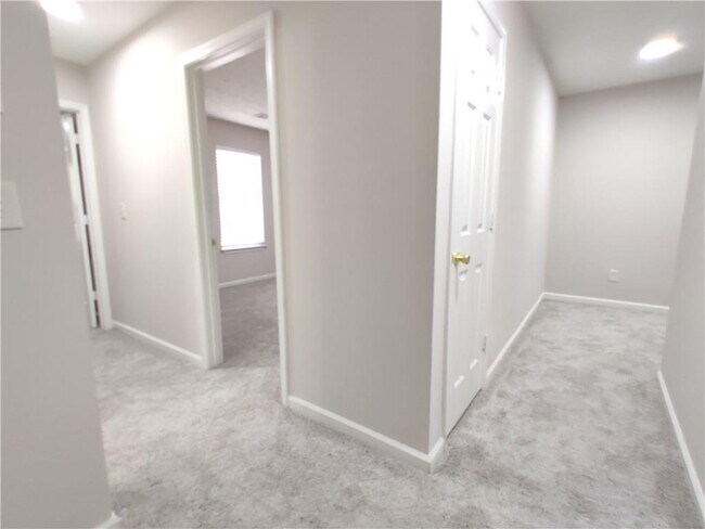 Building Photo - 2740 Waverly Hills Dr