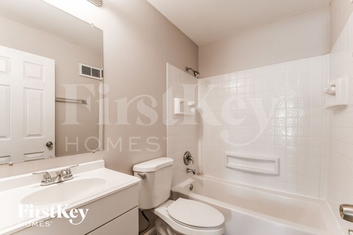 Building Photo - 535 St Anthony Ln