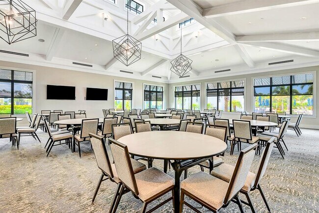 Building Photo - 6221 Fish Eagle Ct