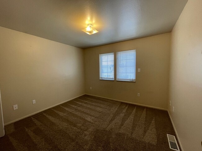 Building Photo - 3 BEDROOM, 2 BATHROOM, VILLAGE CREEK TOWNH...