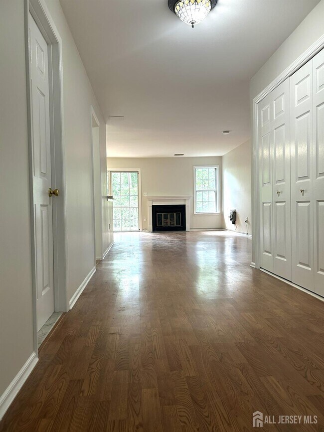 Building Photo - 7302 Elm Ct