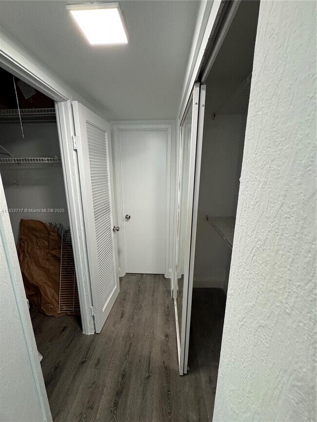 Building Photo - 1351 NE Miami Gardens Dr